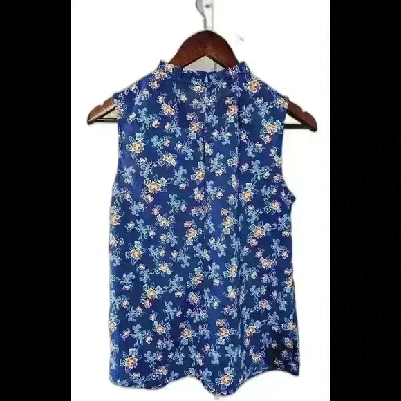 Cooper & Ella Floral Sleeveless Blouse - Perfect for Summer Days - Picture 2 of 4